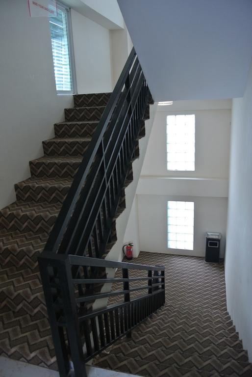 Hotel 72 Янгон Экстерьер фото