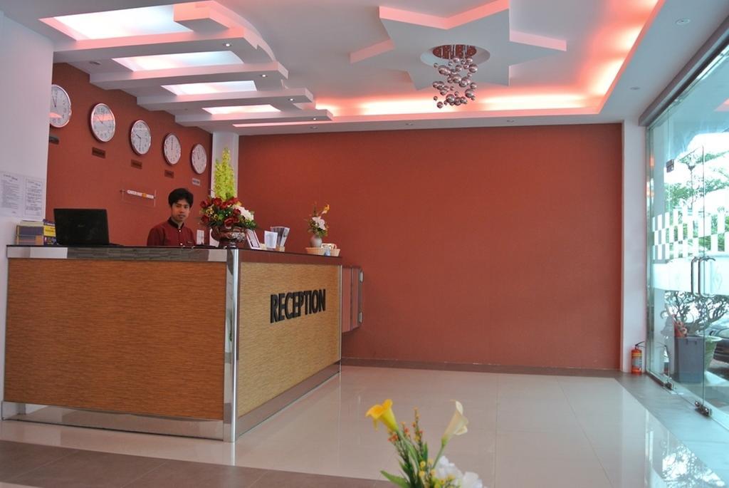 Hotel 72 Янгон Экстерьер фото