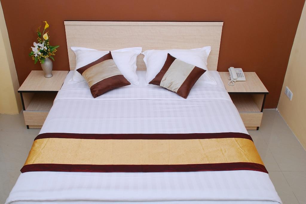 Hotel 72 Янгон Номер фото