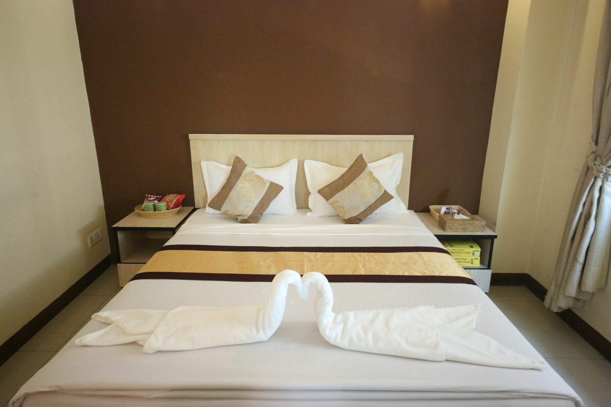 Hotel 72 Янгон Экстерьер фото