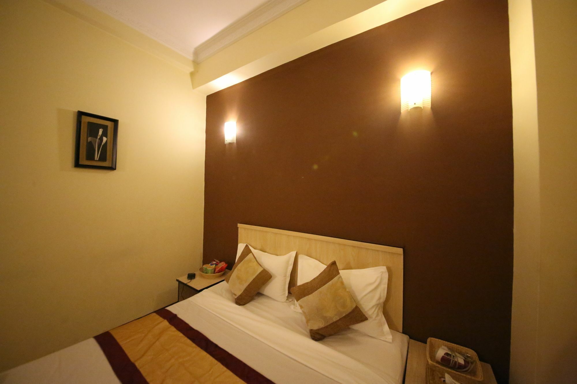 Hotel 72 Янгон Экстерьер фото