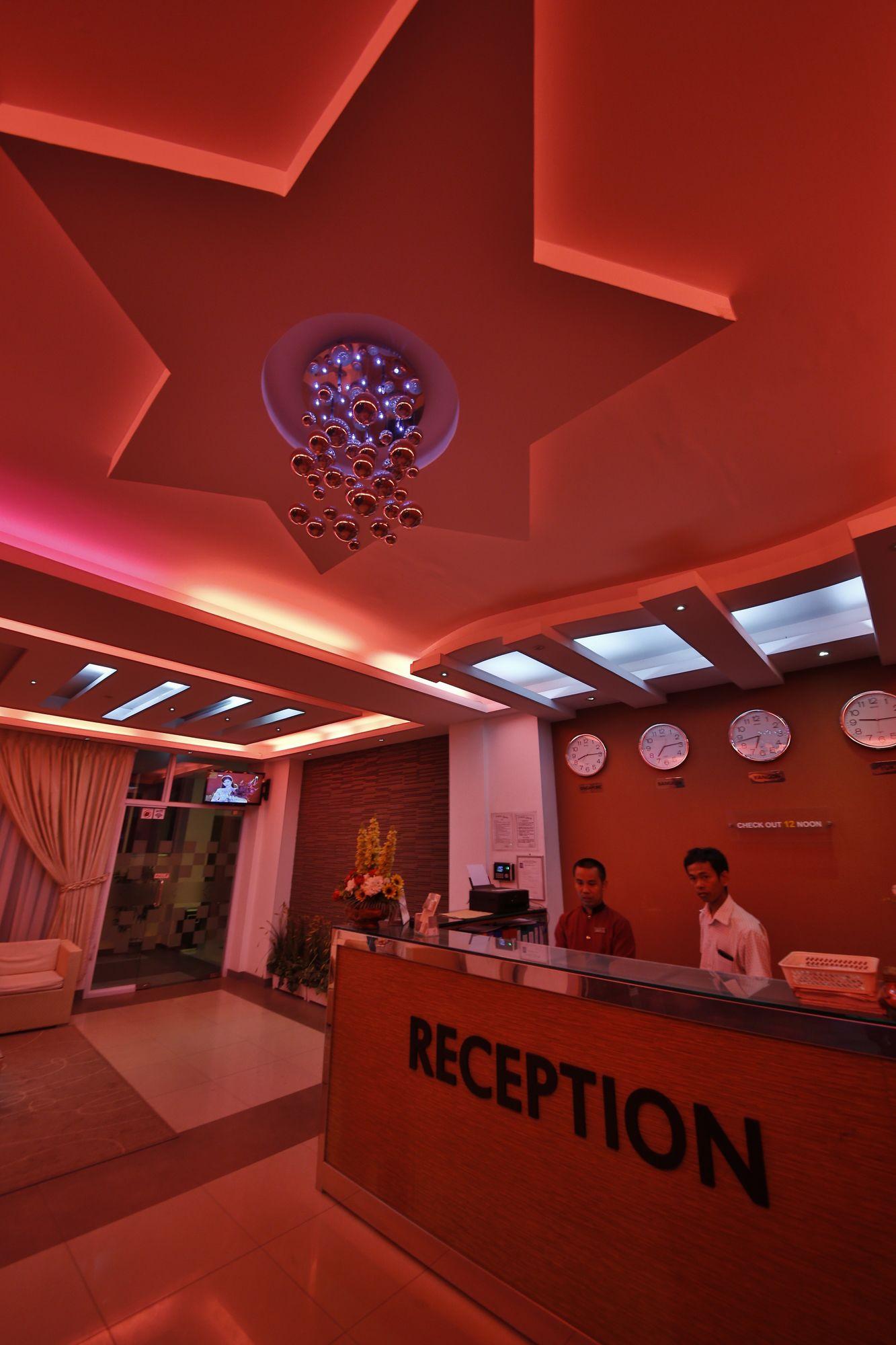 Hotel 72 Янгон Экстерьер фото