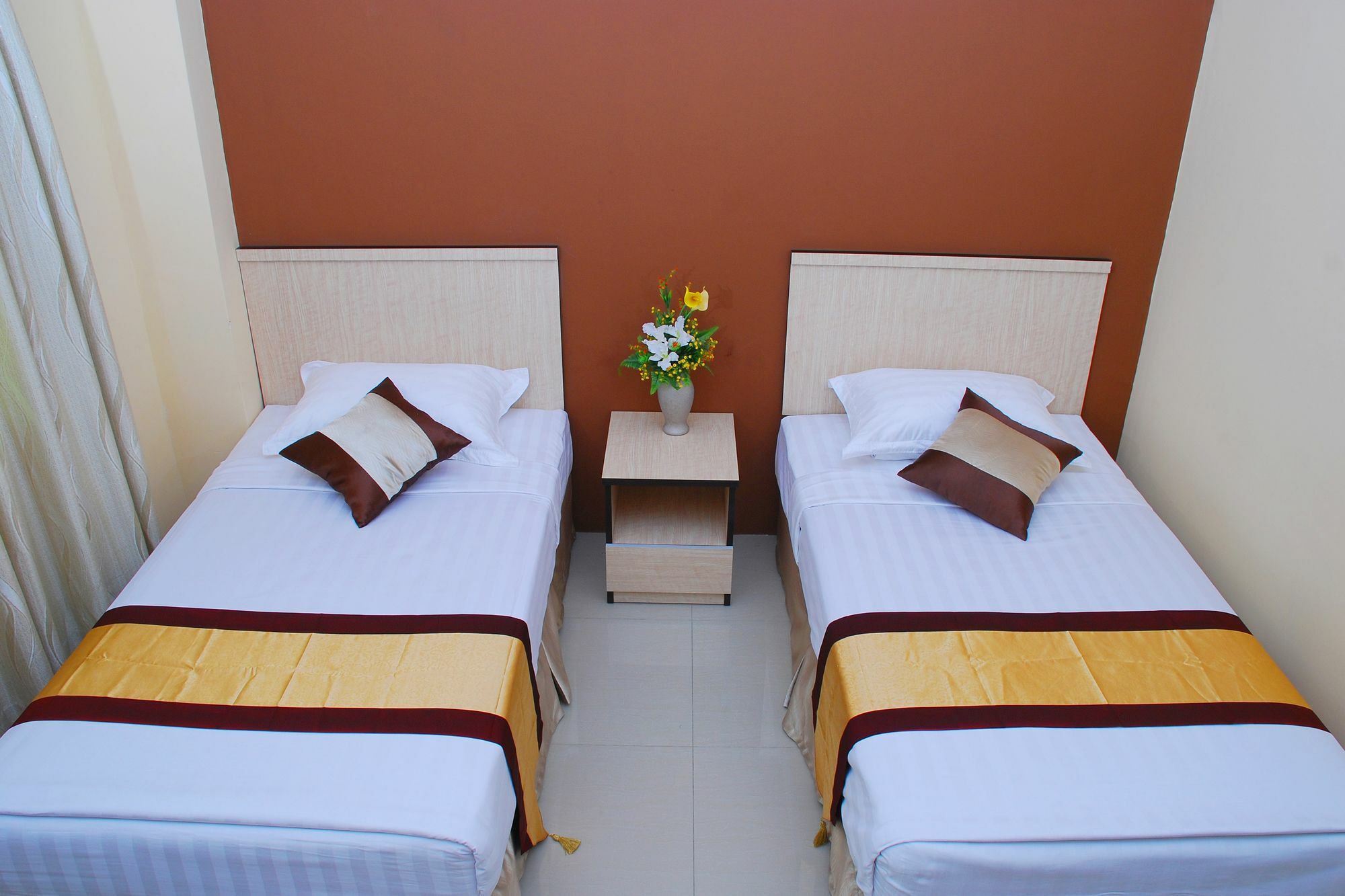 Hotel 72 Янгон Экстерьер фото