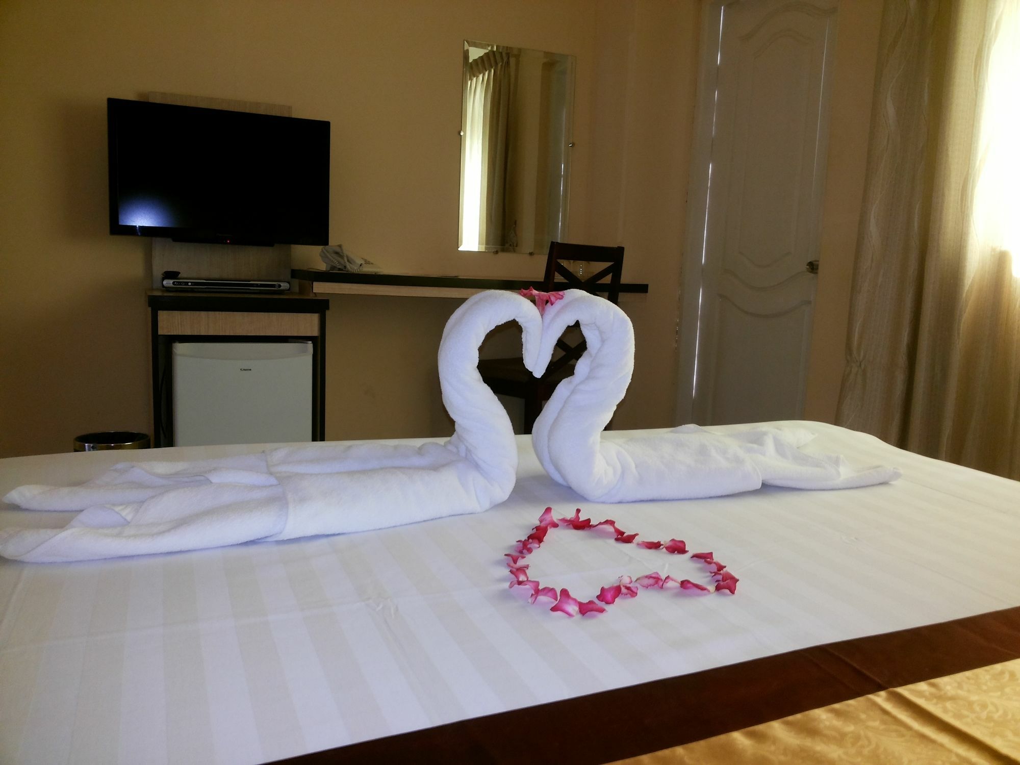 Hotel 72 Янгон Экстерьер фото