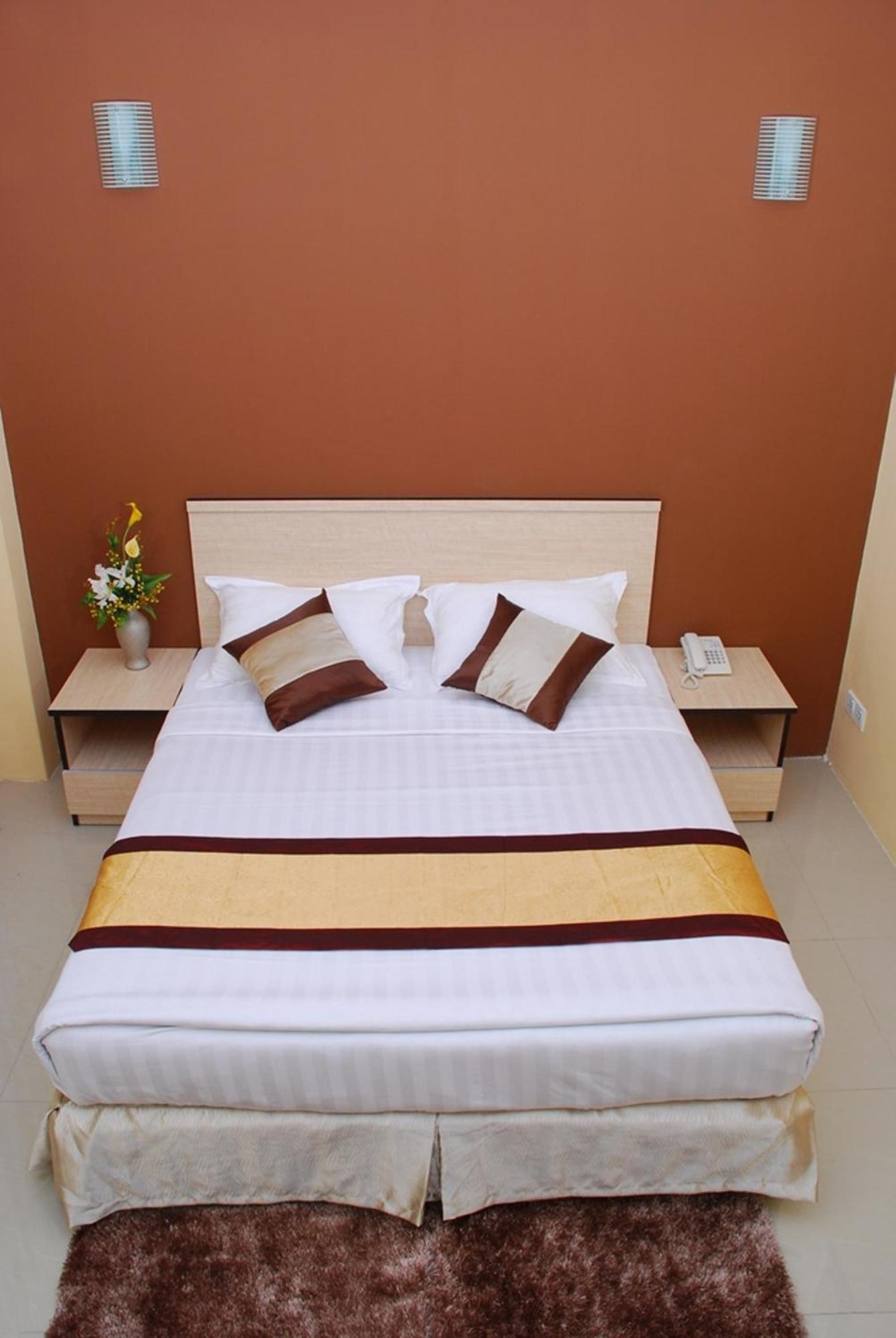 Hotel 72 Янгон Экстерьер фото
