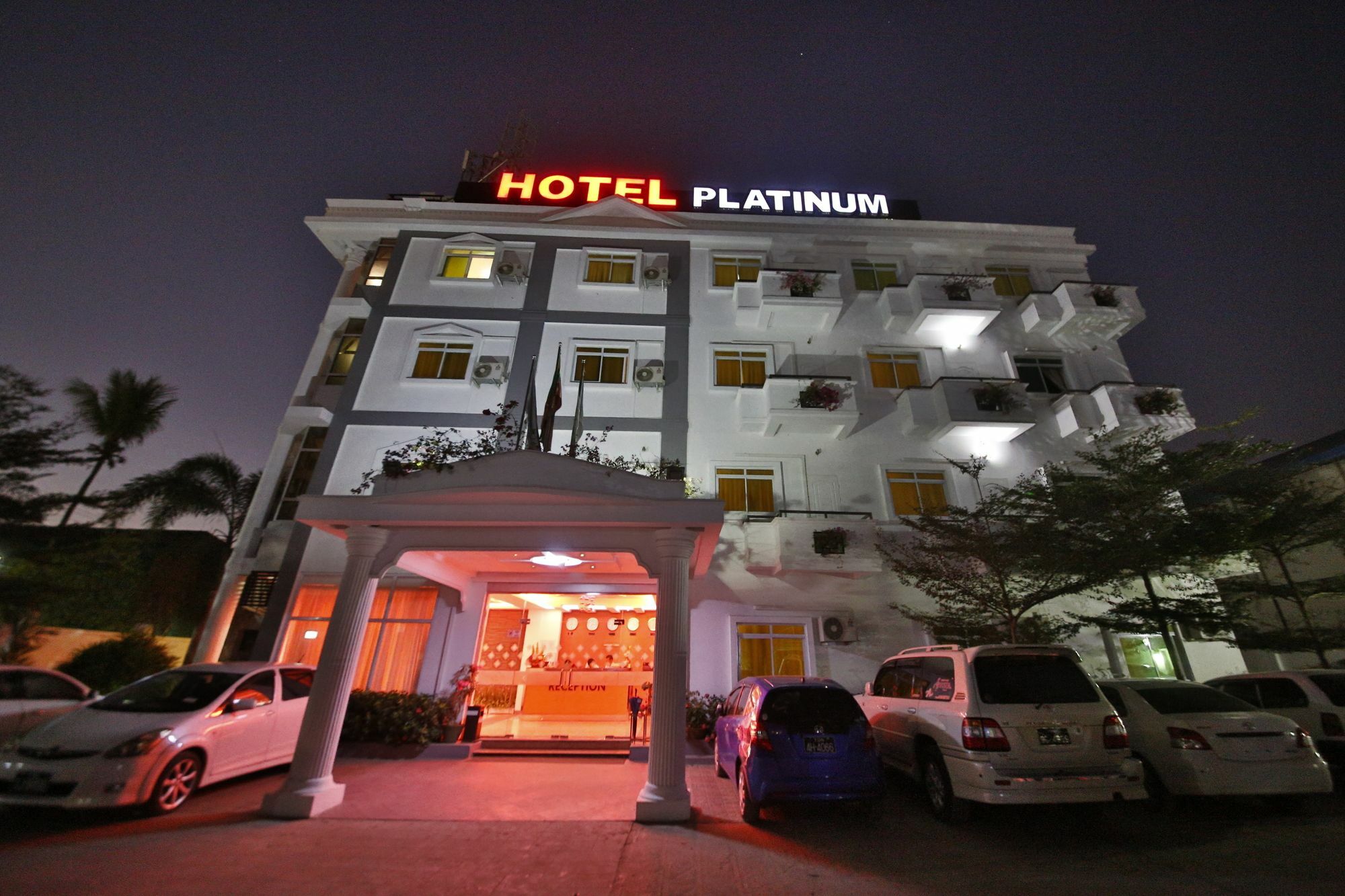 Hotel 72 Янгон Экстерьер фото