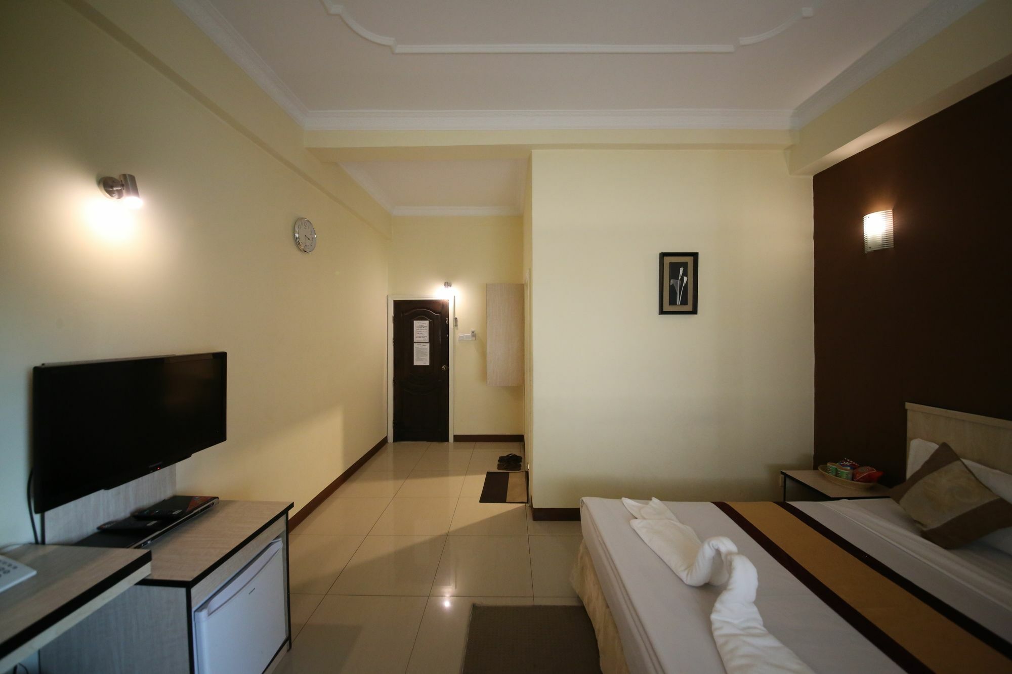 Hotel 72 Янгон Экстерьер фото