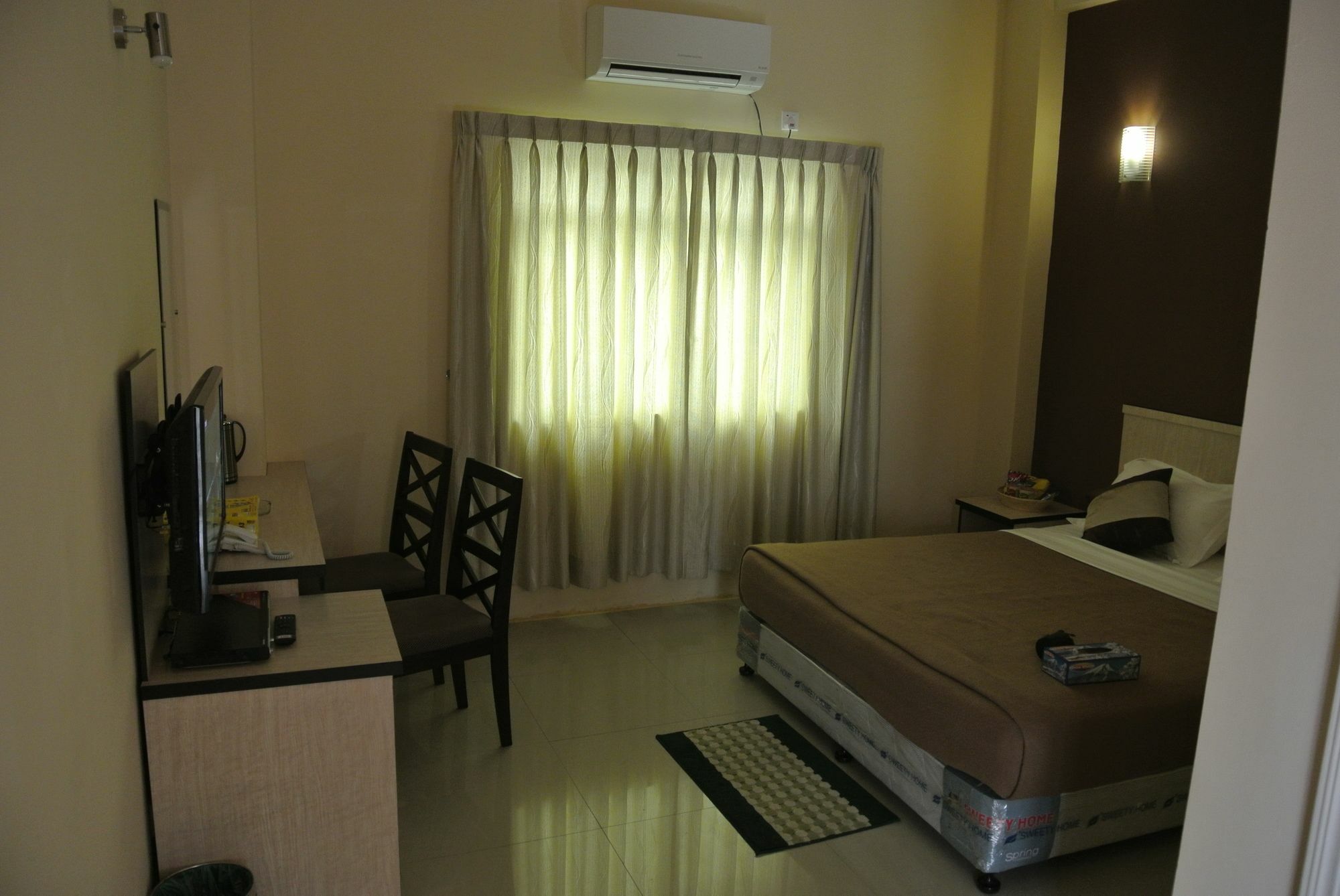 Hotel 72 Янгон Экстерьер фото