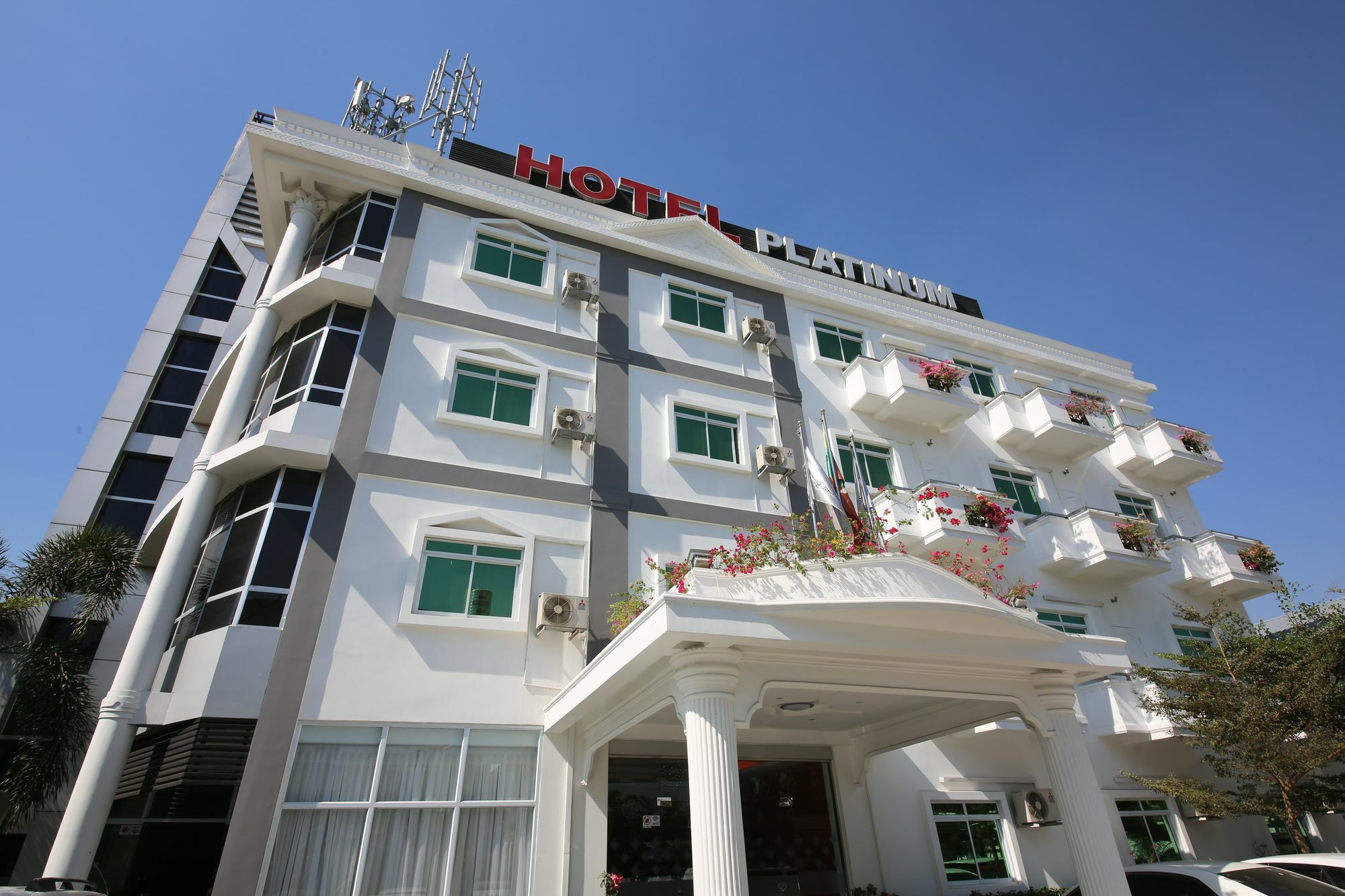 Hotel 72 Янгон Экстерьер фото