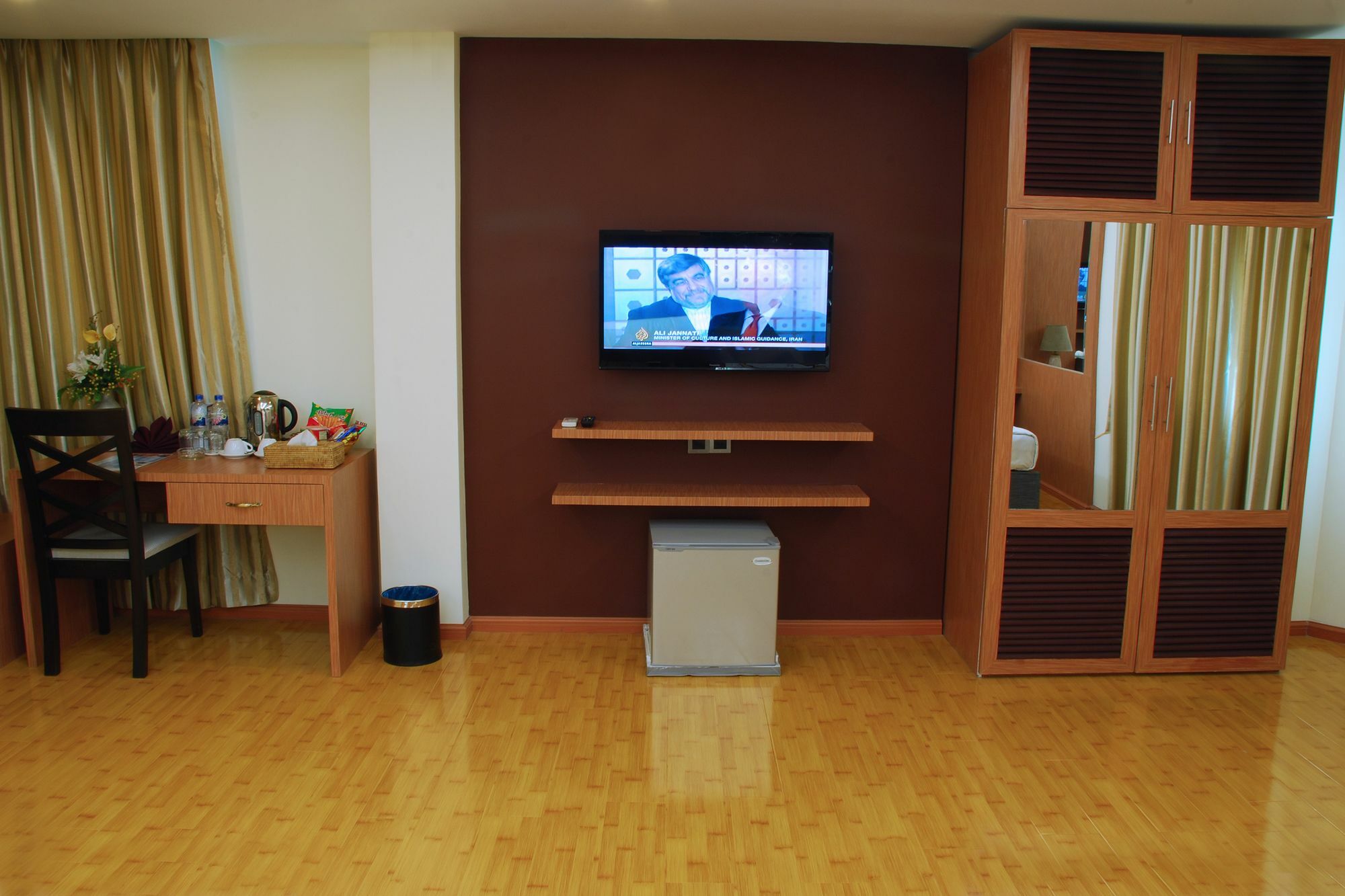 Hotel 72 Янгон Экстерьер фото