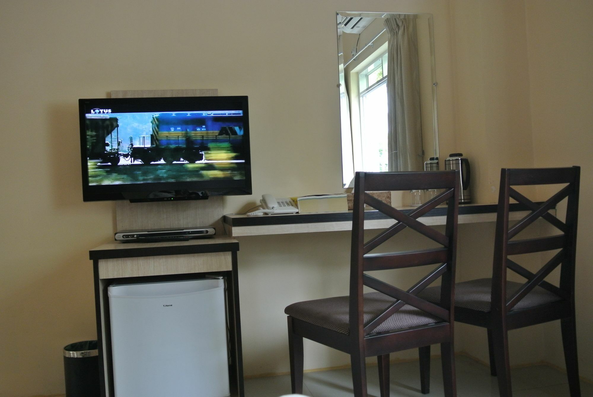 Hotel 72 Янгон Экстерьер фото