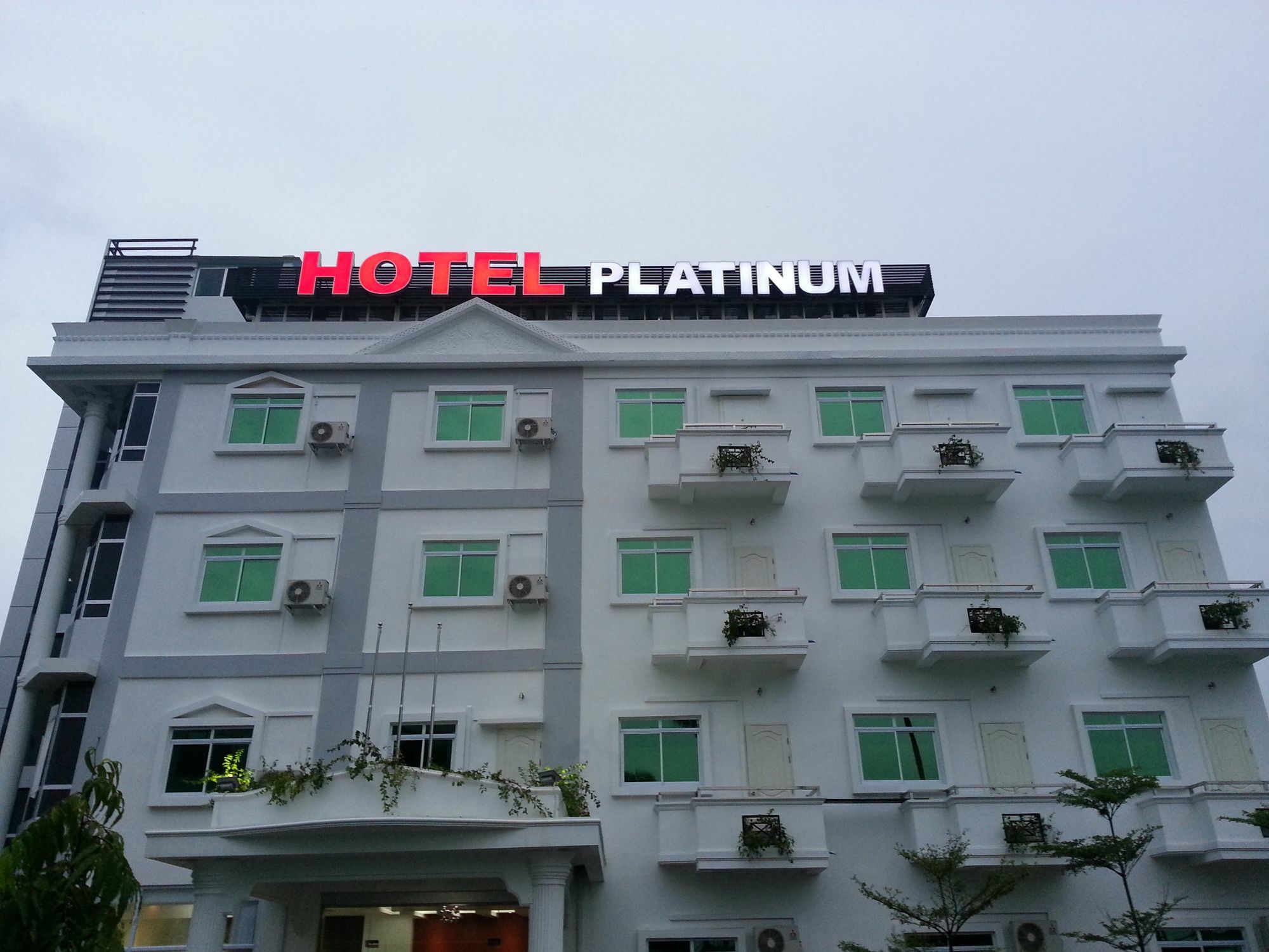 Hotel 72 Янгон Экстерьер фото