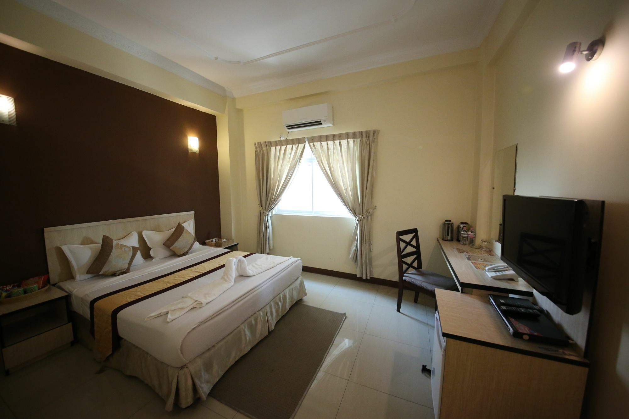 Hotel 72 Янгон Экстерьер фото